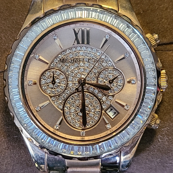 NWT MICHAEL KORS WATCH - MADISON MK5811 W/ CRYSTAL - Picture 2 of 16